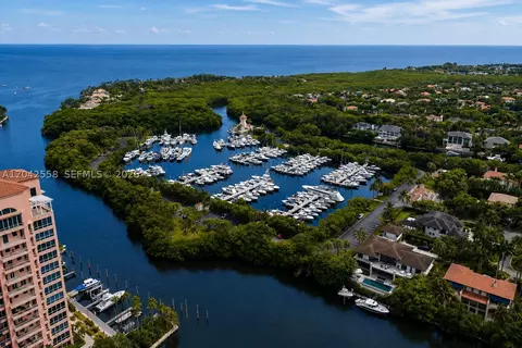 35 Edgewater Dr #107, Coral Gables, FL 33133