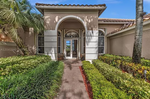 2733 Meadowood Dr, Weston, FL 33332