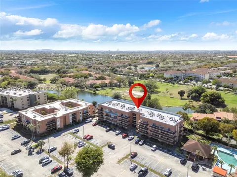 View/Area - 17530 NW 68th Ave #C2003, Hialeah, FL 33015 photo 6 of 8