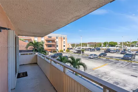 Exterior - 17530 NW 68th Ave #C2003, Hialeah, FL 33015 photo 4 of 5