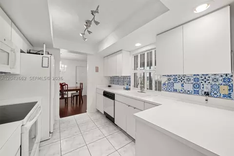Kitchen - 4524 Harder Ave, Sebring, FL 33875 photo 4 of 5
