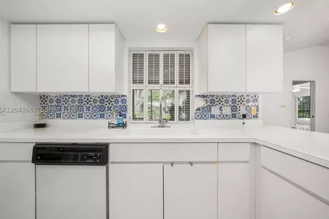 Kitchen - 4524 Harder Ave, Sebring, FL 33875 photo 2 of 5
