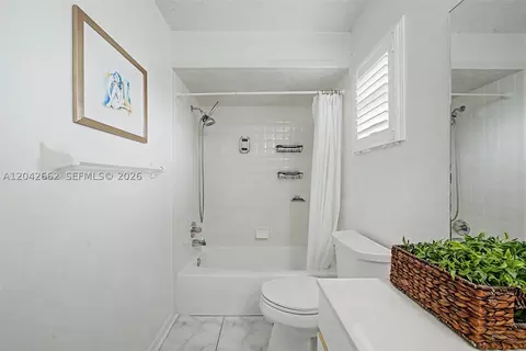 Bath - 4524 Harder Ave, Sebring, FL 33875 photo 2 of 4