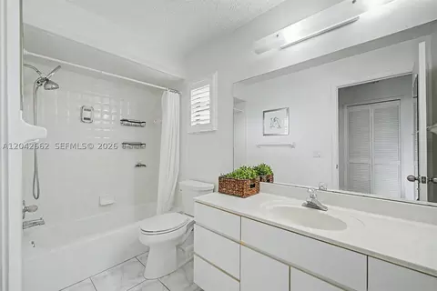 Bath - 4524 Harder Ave, Sebring, FL 33875 photo 1 of 4