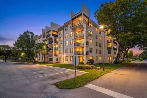 6190 Woodlands Blvd #316, Tamarac, FL 33319