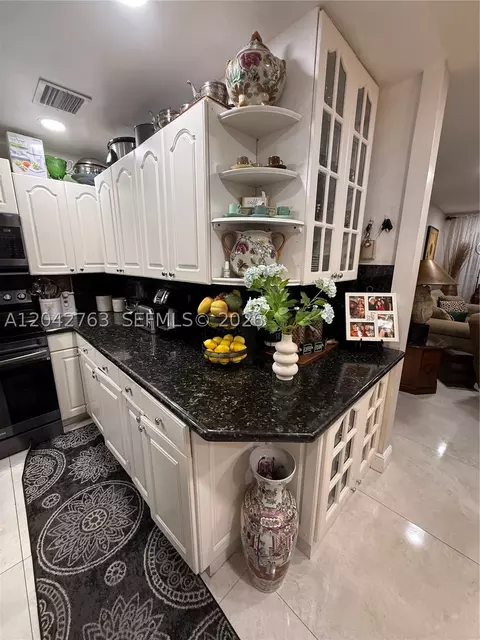 4100 Crystal Lake Dr #111, Pompano Beach, FL 33064