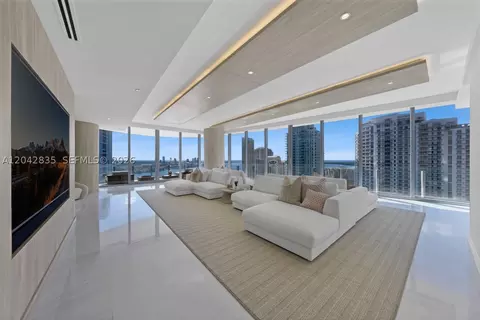 300 Biscayne Boulevard Way #2701, Miami, FL 33131