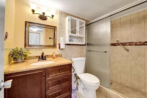 1000 Colony Point Cir #422, Pembroke Pines, FL 33026