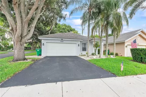 9161 N Lake Park Cir N, Davie, FL 33328