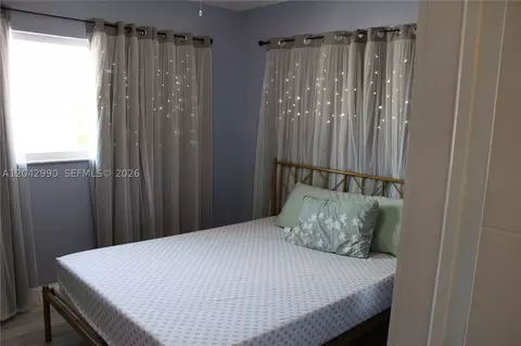 Bedroom - 11512 NW 58th Ave, Hialeah, FL 33012 photo 3 of 10