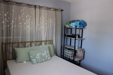 Bedroom - 11512 NW 58th Ave, Hialeah, FL 33012 photo 4 of 10