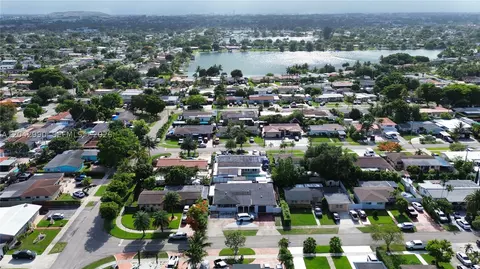 View/Area - 11512 NW 58th Ave, Hialeah, FL 33012 photo 3 of 7