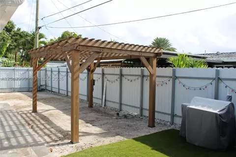 Exterior - 11512 NW 58th Ave, Hialeah, FL 33012 photo 7 of 9