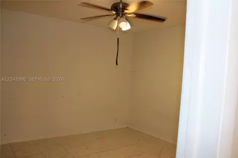 Bedroom - 11512 NW 58th Ave, Hialeah, FL 33012 photo 8 of 10