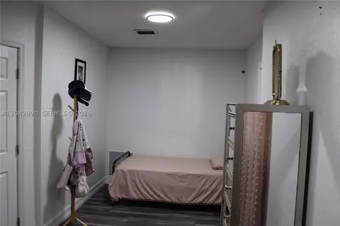 Bedroom - 11512 NW 58th Ave, Hialeah, FL 33012 photo 1 of 10