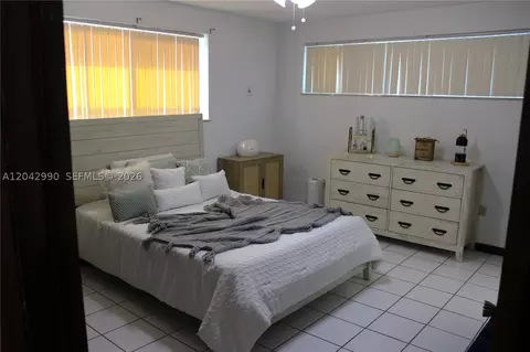 Bedroom - 11512 NW 58th Ave, Hialeah, FL 33012 photo 6 of 10