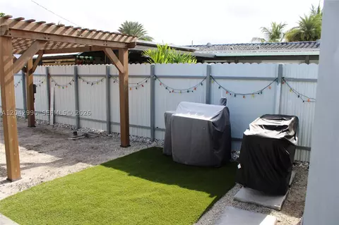 Exterior - 11512 NW 58th Ave, Hialeah, FL 33012 photo 5 of 9