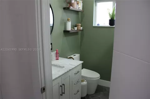 Bath - 11512 NW 58th Ave, Hialeah, FL 33012 photo 1 of 3