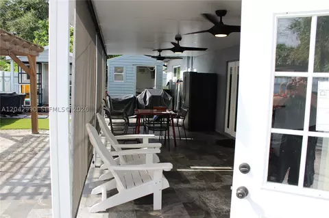 Exterior - 11512 NW 58th Ave, Hialeah, FL 33012 photo 6 of 9
