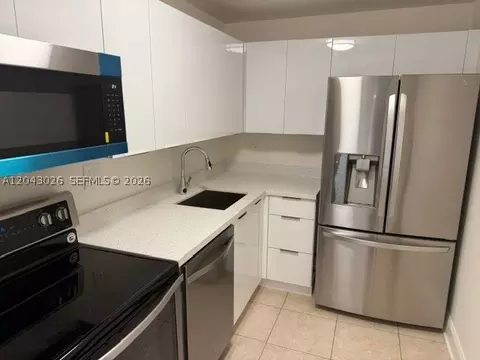 8405 NW 8th St #303, Miami, FL 33126