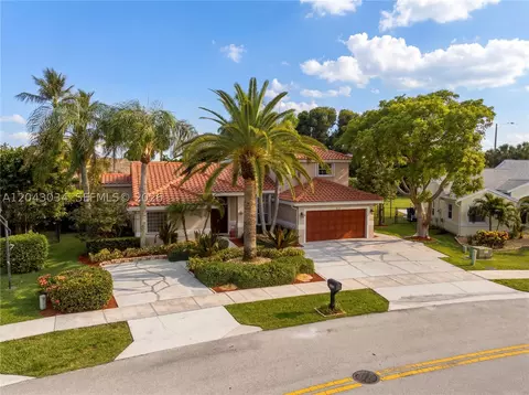9830 SW 15th Dr, Davie, FL 33324