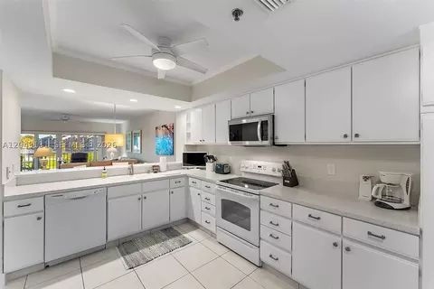 Kitchen - 145 NEdgewater Dr #4105, Stuart, FL 34996 photo 3 of 4