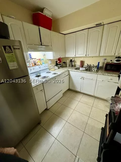 3700 NW 21st St #410, Lauderdale Lakes, FL 33311
