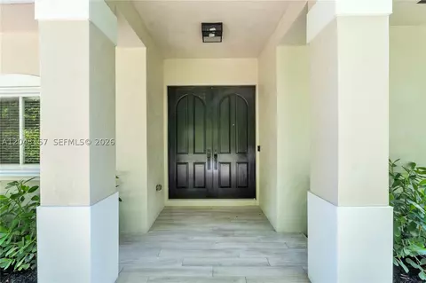 720 S Old Nob Hill Rd, Plantation, FL 33324