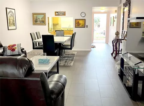 9481 Sunrise Lakes Blvd #208, Sunrise, FL 33322