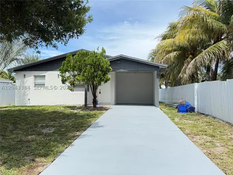96 Caroline Dr, West Palm Beach, FL 33415