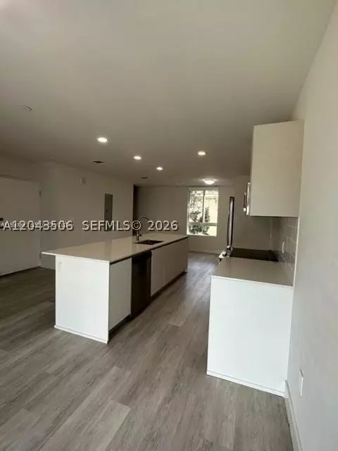 2561 NE 193rd St #1208, Miami, FL 33180