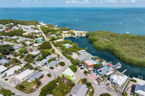 View/Area - 19 Park Dr, Key Largo, FL 33037 photo 4 of 13