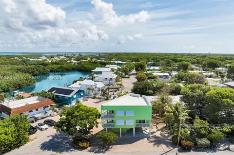 View/Area - 19 Park Dr, Key Largo, FL 33037 photo 2 of 13