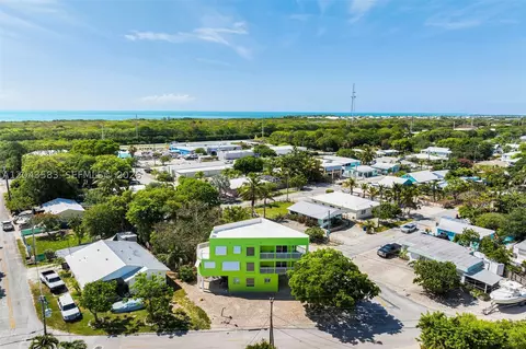 View/Area - 19 Park Dr, Key Largo, FL 33037 photo 8 of 13