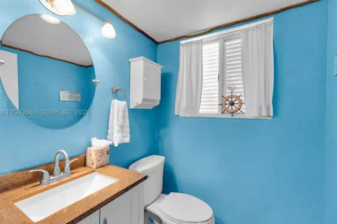 Bath - 19 Park Dr, Key Largo, FL 33037 photo 1 of 2