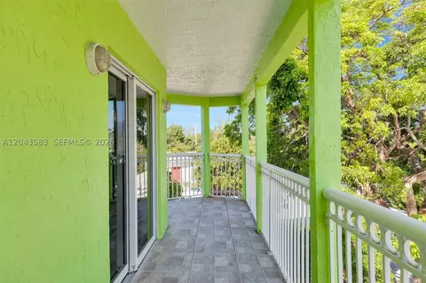 Exterior - 19 Park Dr, Key Largo, FL 33037 photo 5 of 7