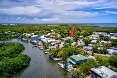 View/Area - 19 Park Dr, Key Largo, FL 33037 photo 1 of 13