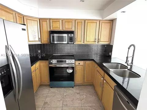20335 W Country Club Dr #2210, Aventura, FL 33180