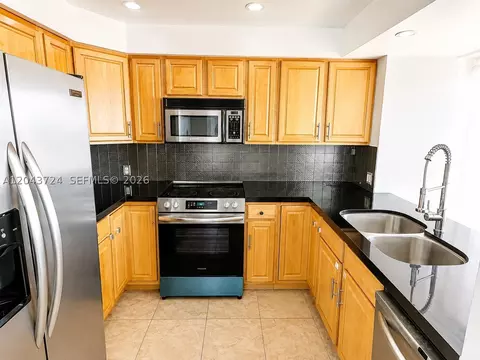 20335 W Country Club Dr #2210, Aventura, FL 33180