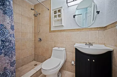 Bath - 7581 W 29th Way, Hialeah, FL 33018 photo 2 of 2