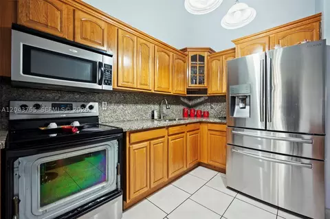 Kitchen - 7581 W 29th Way, Hialeah, FL 33018 photo 2 of 2