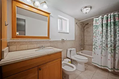 Bath - 7581 W 29th Way, Hialeah, FL 33018 photo 1 of 2