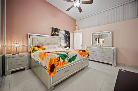 Bedroom - 7581 W 29th Way, Hialeah, FL 33018 photo 1 of 6
