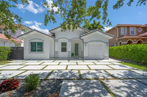 8757 NW 139 Ter, Miami Lakes, FL 33018