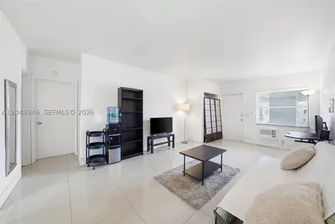 1100 NE 9th Ave #105, Fort Lauderdale, FL 33304