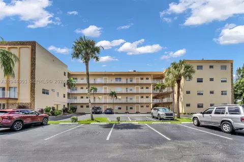 3940 NW 42nd Ave #122, Lauderdale Lakes, FL 33319