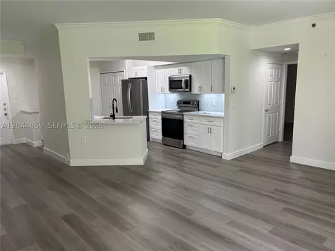3225 NE 184th St #10106, Aventura, FL 33160