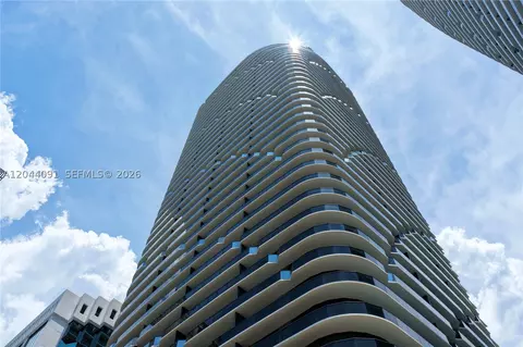 55 SW 9th St #2208, Miami, FL 33130