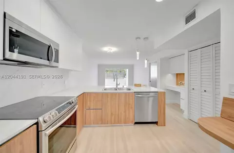 3100 Holiday Springs Blvd #111, Margate, FL 33063