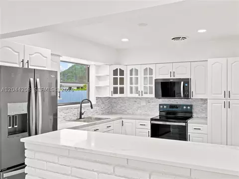 3246 Buchanan St, Hollywood, FL 33021 photo 6